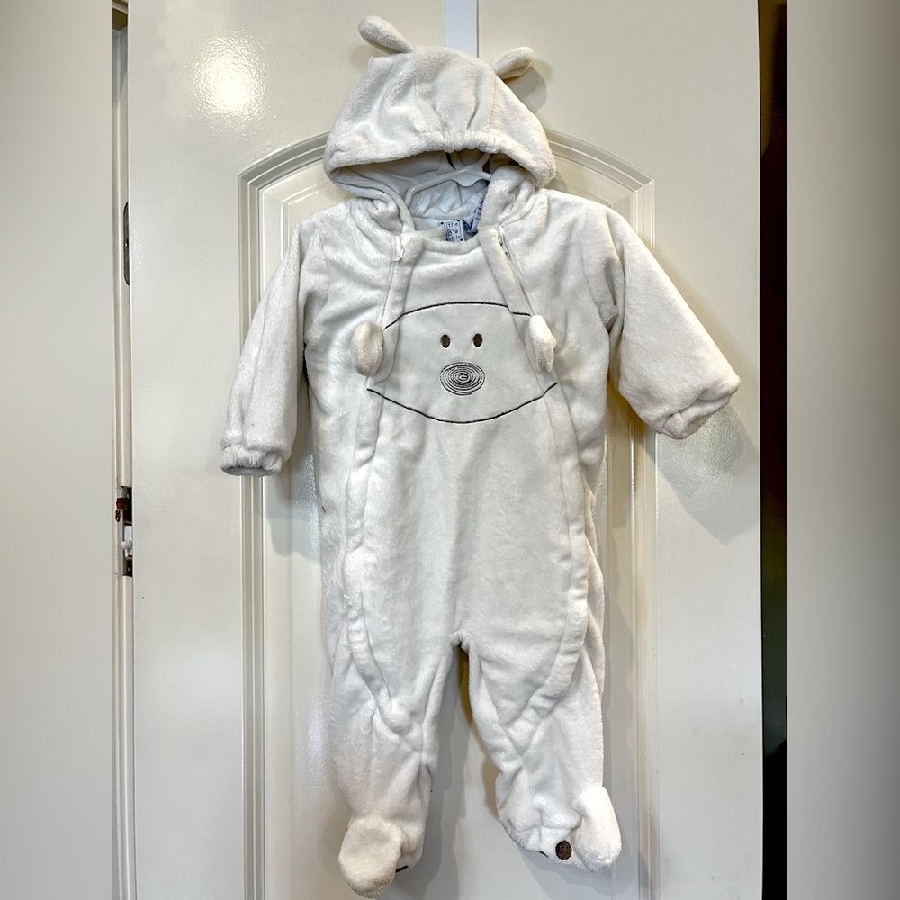 Super soft hoody and footie snowsuit, romper.  Bear theme, zip up, double layer